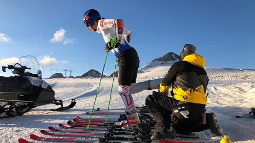 Petra Vlhova increases the engine speed at the Stelvio, for the great rival Shiffrin still resting and ... Red Carpet!
