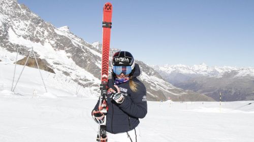 First time on downhill skis for Alice Robinson: the phenomenon continues to grow in Saas-Fee