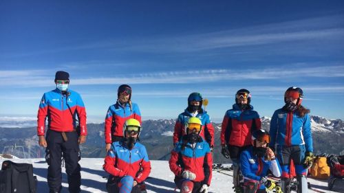 FISI Western Alps, the young people of the committee are shared by Les Deux Alpes