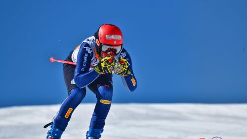 The temperatures on the Stelvio rise: the blue girls work on the parallel