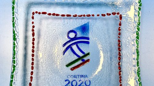 The charity auction of Cortina 2021: the trophies of the finals to help the Belluno hospital