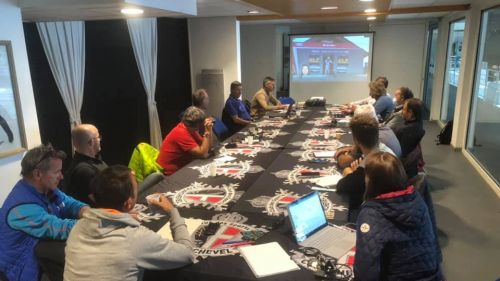 Anti Covid meetings and inspections, so France is preparing for a record month of December