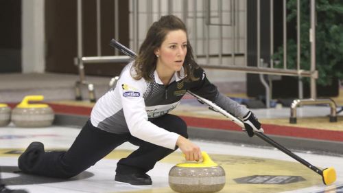 Il mondo del curling piange Aly Jenkins, morta a 30 anni per le complicazioni nel parto del terzo figlio