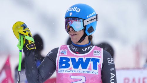 In the Sankt Moritz storm the lightning is blue: Curtoni in triumph, a brace with Goggia