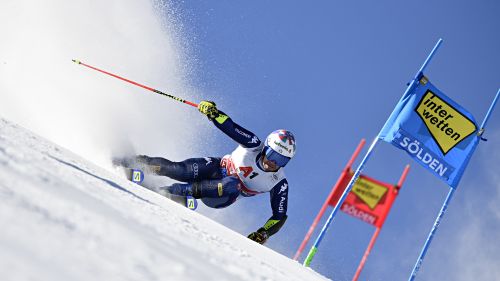 The first of Saracco's uphill gigantists. De Aliprandini: "You can recover", Moelgg celebrates the 300 bib number