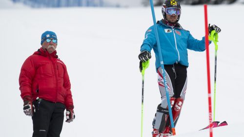 A Spielberg party of engines and ... skis. Ferdinand Hirscher on crutches: he broke his ankle like his son two years ago ...