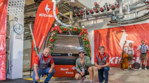 Beat Feuz finally receives his gondola after the double triumph on the Streif: the ceremony in Kitz