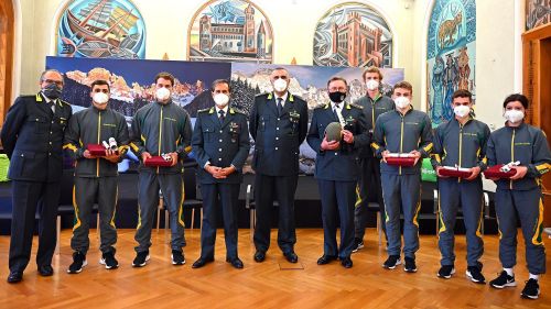 I giovani del Gruppo Sciatori Fiamme Gialle pensano già a Milano-Cortina 2026: la premiazione a Trento