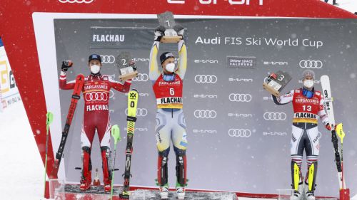 Pinturault, hands on the cup: halfway through the French dominates, Austria is back in slalom
