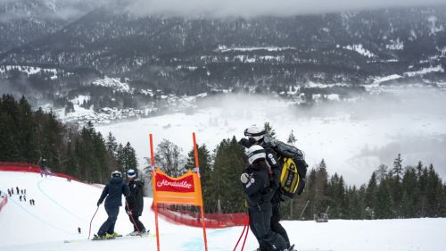 It continues to rain in Garmisch, the program change is official: double super-g (weather permitting)