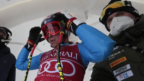 We go to Lake Louise: at 8.30 pm the first seasonal descent for women, Goggia chooses 5