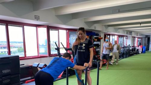Sofia Goggia in the gym also on weekends, slalomists on vacation after the rally in Trentino