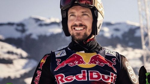 In Kitzbuehel the first test on the Streif starts and at the gate check ... Marcel Hirscher!