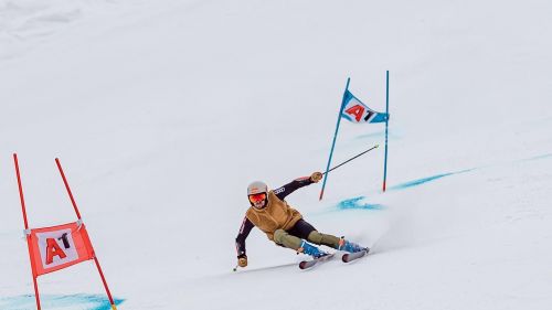 Marcel Hirscher on the track at Reiteralm with his ... Van Deer: "I love this sport so much"
