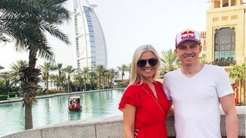 Kristoffersen has fun in the United Arab Emirates while the sentence on the "Red Bull case" is coming ...