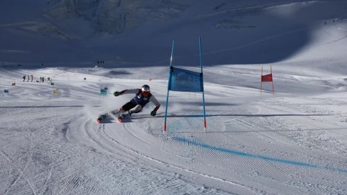 The first month of skiing for Kristoffersen: so much giant and now the first slalom poles in Saas-Fee