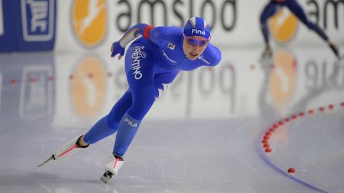 Nils van der Poel vince da favorito i 5000 metri, ottavo Davide Ghiotto