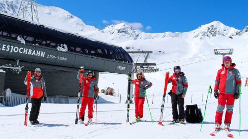 The first corners of the 2020/21 season? They are Austrian gigantists on the Kaunertal glacier