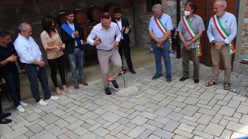 Razzoli, what a party for the inauguration of the Acetaia in the heart of the Apennines with Curtoni, Casse, Schnarf, Gros, De