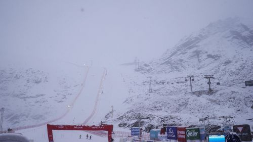 "Too much wet snow, the bottom was rotten." The situation in Soelden and at 12.00 it is decided for Zermatt-Cervinia