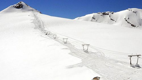 Observed from the center-south, all at the Stelvio for five days with the national team technicians
