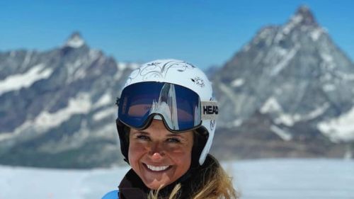 Corinne Suter is back on the snow too: the queen of speed starts again in Zermatt