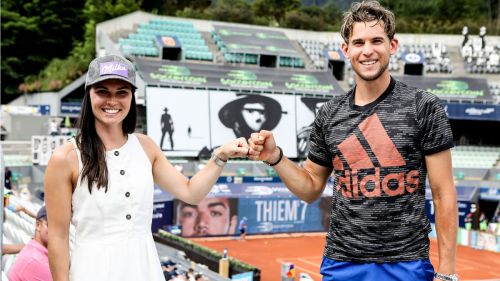 Anna Veith in Kitzbuehel for ... tennis: here she is admiring Dominic Thiem in the exhibition tournament