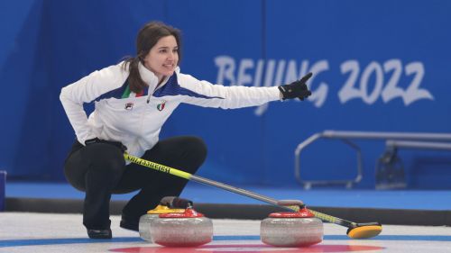 At the start of the mixed curling world championship with the blue couple Arman-Constantini