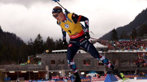 Biathlon: Johannes Boe vince di forza la Mass Start di Ruhpolding, Giacomel ventesimo