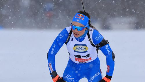 Julia Simon sbanca la Individuale femminile. Un errore nega la medaglia a Wierer, quinta