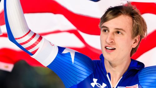 Jordan Stolz avanza nella sua missione: vince anche i 500 metri con il record olimpico
