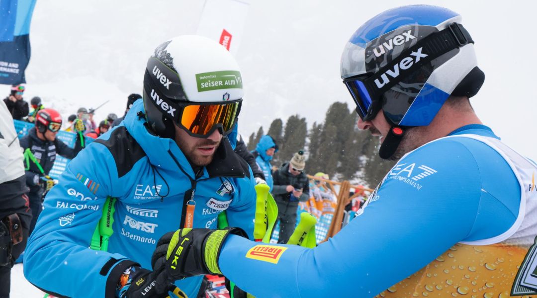 Yesterday, the first day on the slopes in La Parva for Paris and the Italian downhillers. Deromedis & Co. also joined them