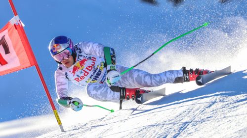 Spavento tremendo per Pinheiro Braathen: incrocio in pista da brividi. 
