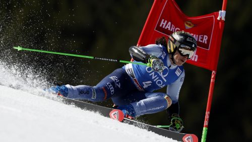 Brignone da pronostico nella 1^ manche del gigante tricolore, una splendida Collomb tiene il passo