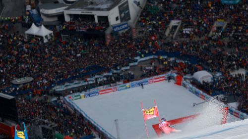 A tre settimane dall'opening la situazione sul Rettenbach è critica, ma lo snowfarming dovrebbe salvare i giganti