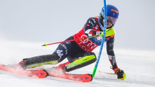 L'ottava sinfonia della regina Mikaela a Levi: Shiffrin domina il primo slalom, sul podio Liensberger e Duerr
