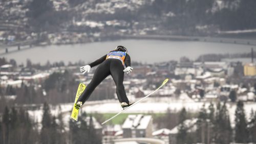 Salto con gli sci: Annika Sieff vola nella notte di Engelberg, bene anche Lara Malsiner