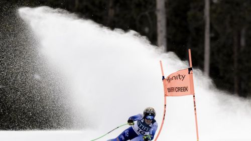 Nevicata e vento a St. Moritz, niente sciata in pista. Brignone: 