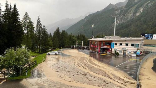 Un fiume di detriti sull'arena