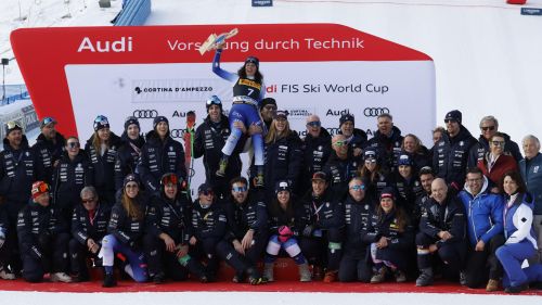 La festa è sempre azzurra, paradiso Brignone per la prima a Cortina: