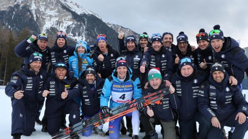 A Lisa Vittozzi basta un 11° posto nella Mass Start per vincere la Coppa del Mondo: domenica il gran finale