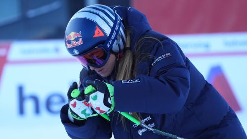 Nevicata nella notte a St. Anton, si lavora in pista: cancellata la 2^ prova alla vigilia della gara