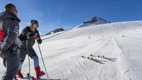 La gioia di Sofia per il ritorno sugli sci. Ecco Goggia dallo Stelvio: '