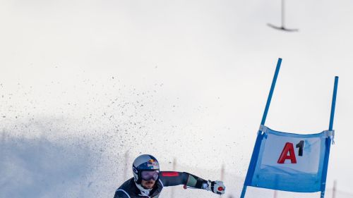 Hirscher dovrebbe partire con il n° 34, tanti tifosi olandesi presenti a Soelden mentre in casa Van Deer...