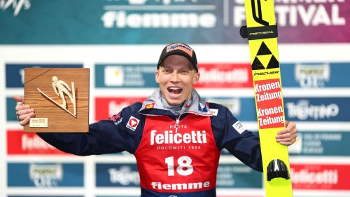Kvandal e Stroem guidano la Norvegia alla medaglia d'oro nella prova a squadre di salto, Italia buona 6a