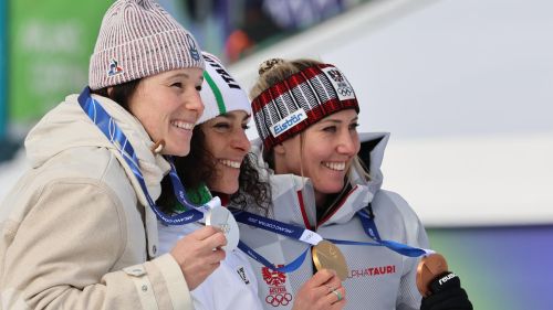 Una camminata sullo Schuss Tofana, poi a Misurina e sul Falzarego: Huetter torna a Cortina con l'amica Schmidhofer