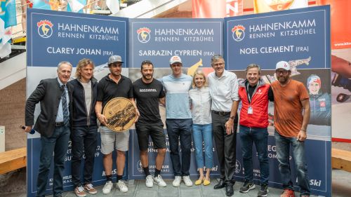 E' festa tutta francese a Kitzbuehel: una gondola della cabinovia per Sarrazin, Noel e Clarey
