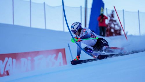 Parata di stelle in Val di Fassa con gli slalomisti sulla 