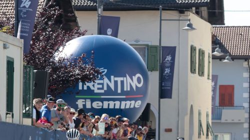 Via al Grand Prix di combinata nordica nella notte di