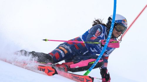 Shiffrin con l'1 per aprire lo slalom di Are, Ljutic (4) difende il pettorale rosso dall'attacco di Rast: la startlist